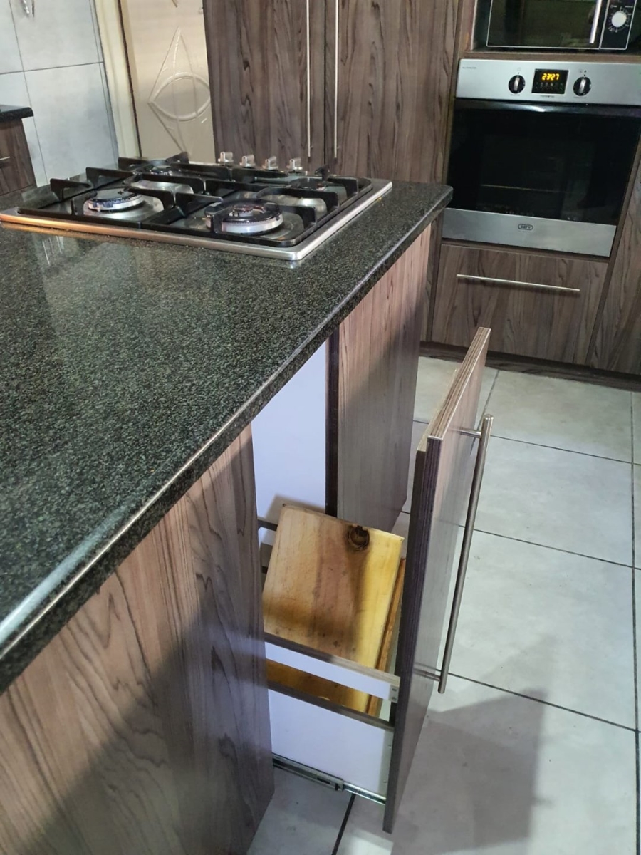 4 Bedroom Property for Sale in Generaal De Wet Free State